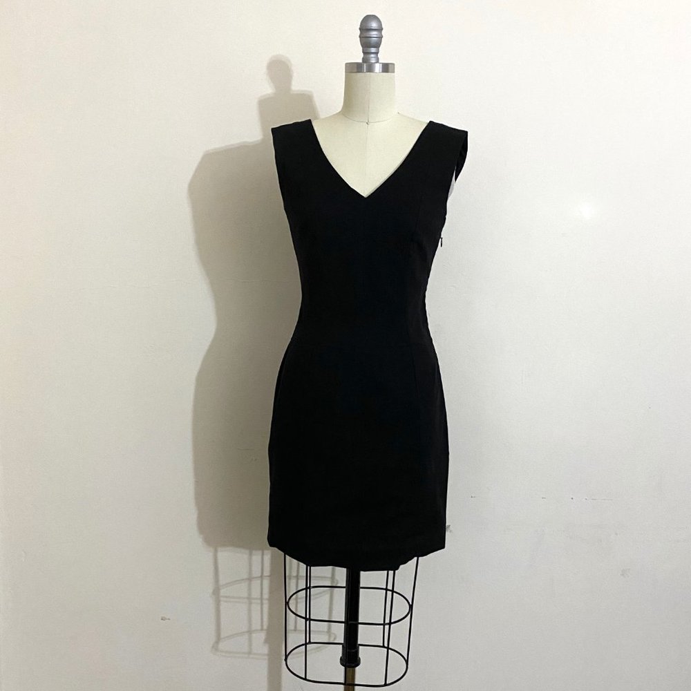 THEORY Sleeveless V neck Little Black Dress
